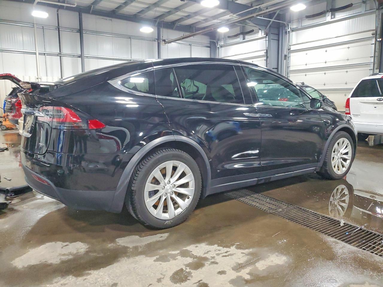 2018 Tesla Model X - Фото 3