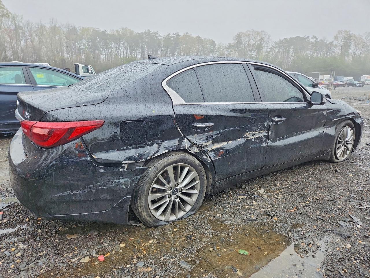 2018 Infiniti Q50 3.0T Luxe - Фото 3