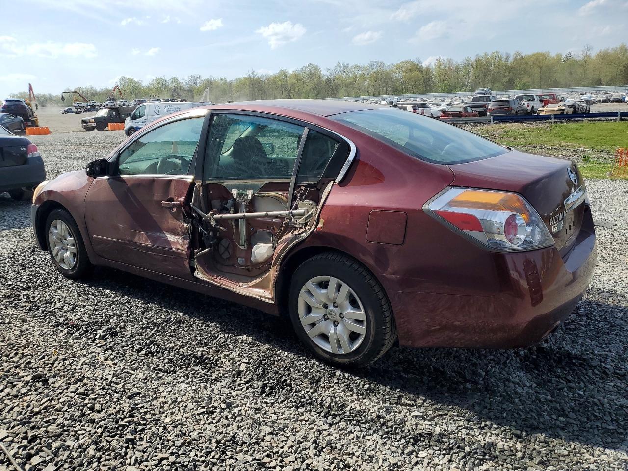 2011 Nissan Altima 2.5 - Фото 2