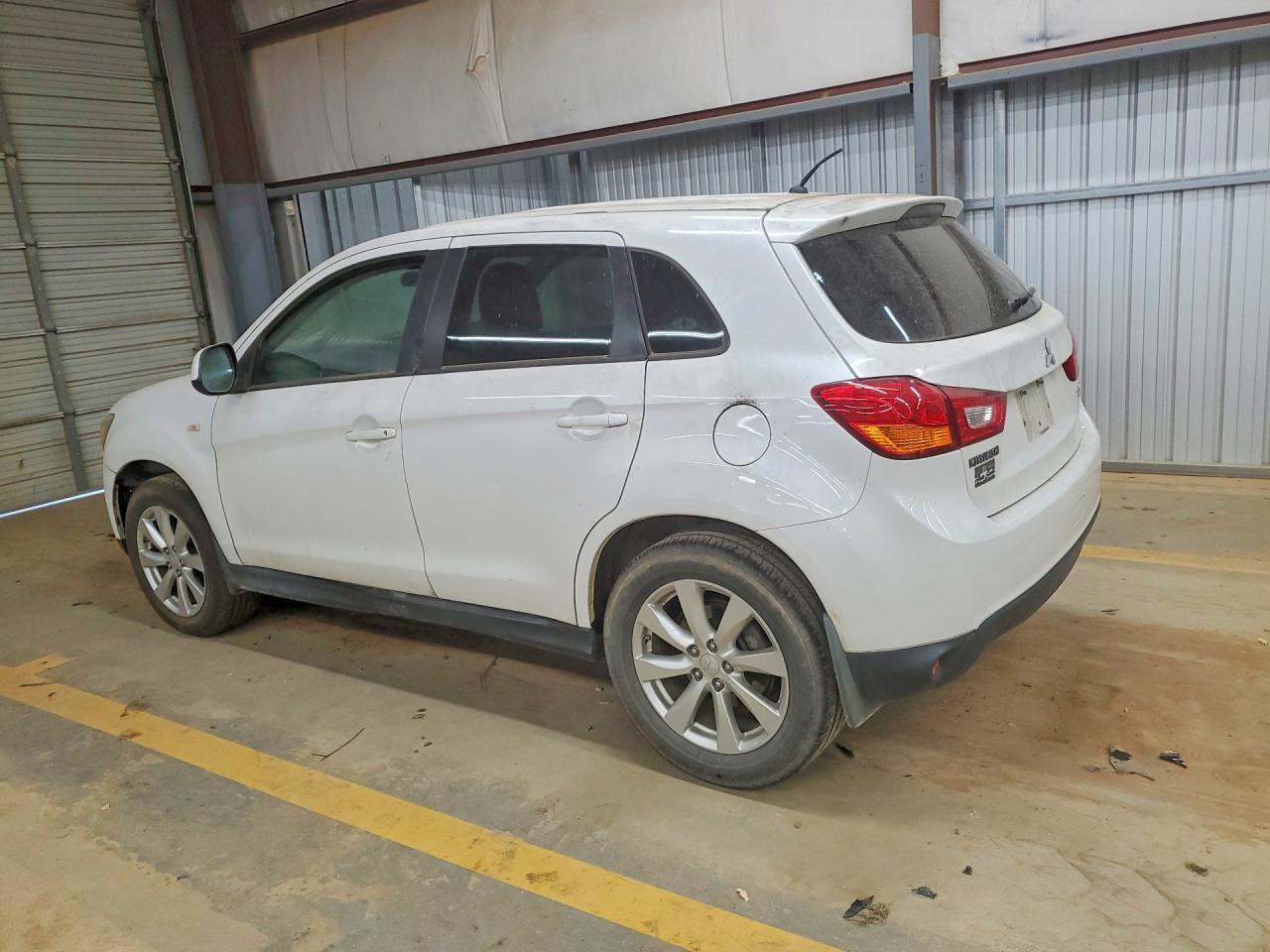 2015 Mitsubishi Outlander Sport Es - Image 2