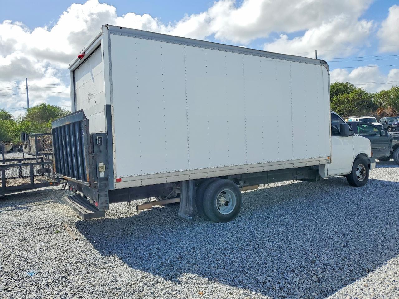 2012 Chevrolet Express G3500 Box Truck - Image 3