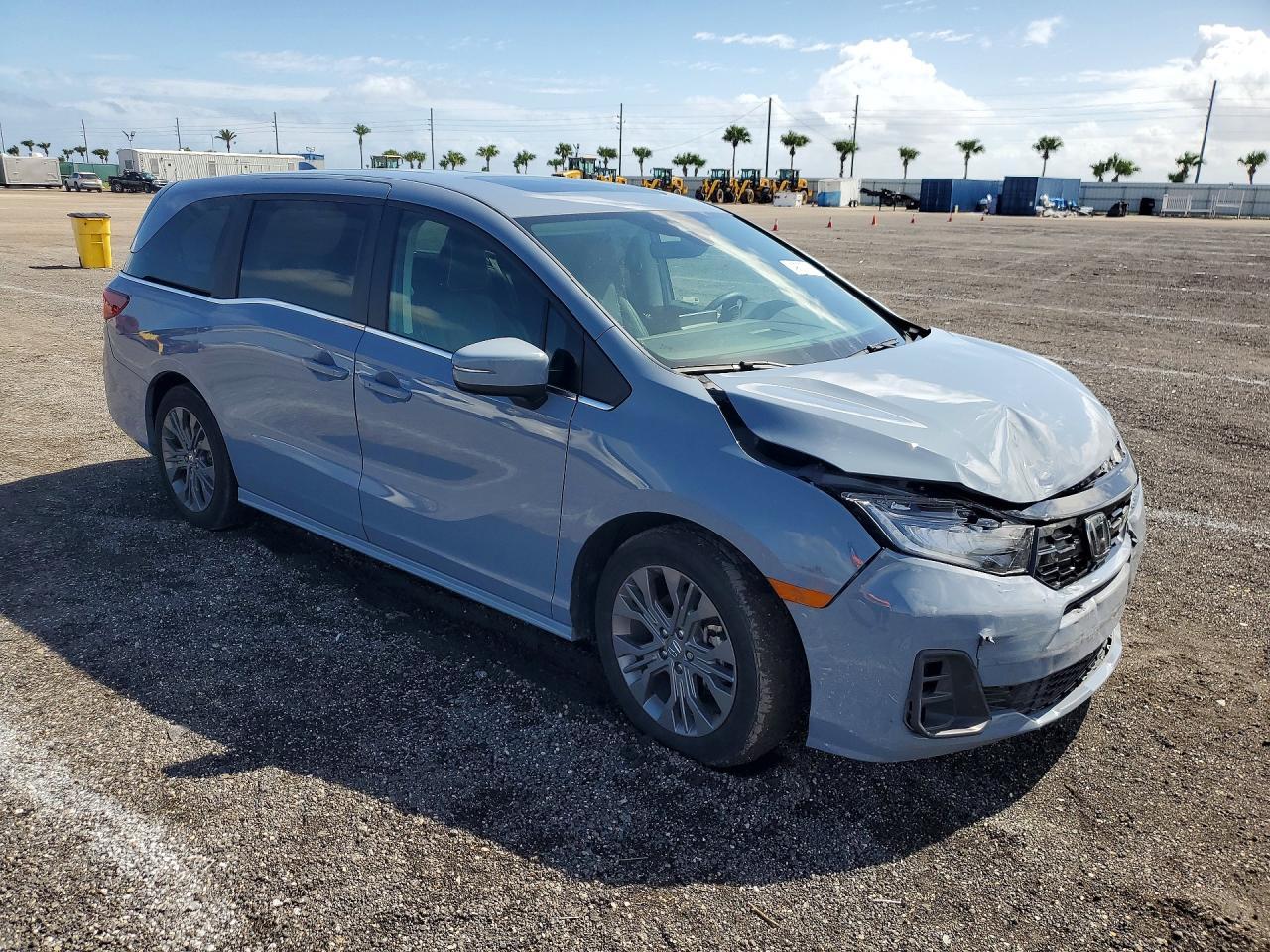 2025 Honda Odyssey Touring - Image 4