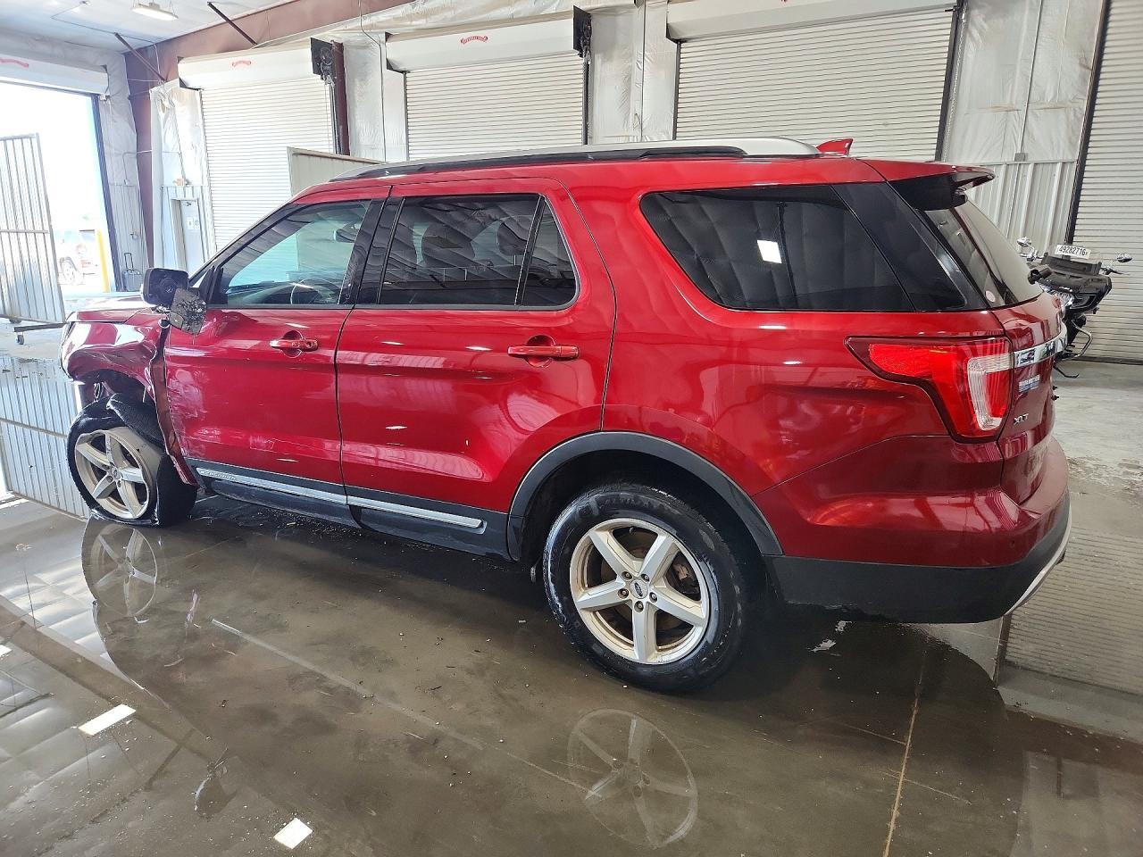 2016 Ford Explorer Xlt - Image 2