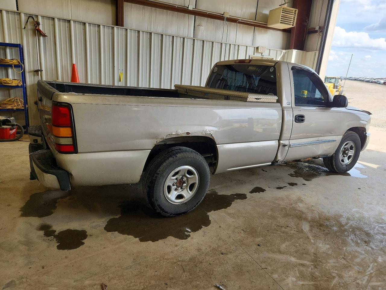 2004 GMC New Sierra C1500 - Image 3