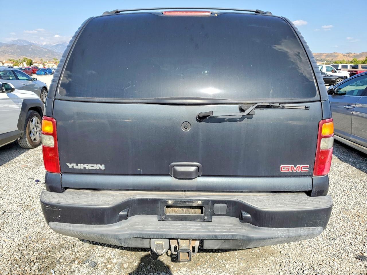 2003 GMC Yukon Denali - Image 6