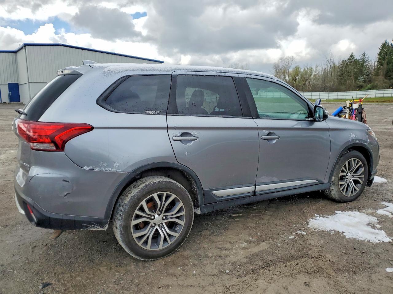 2017 Mitsubishi Outlander Se - Фото 3