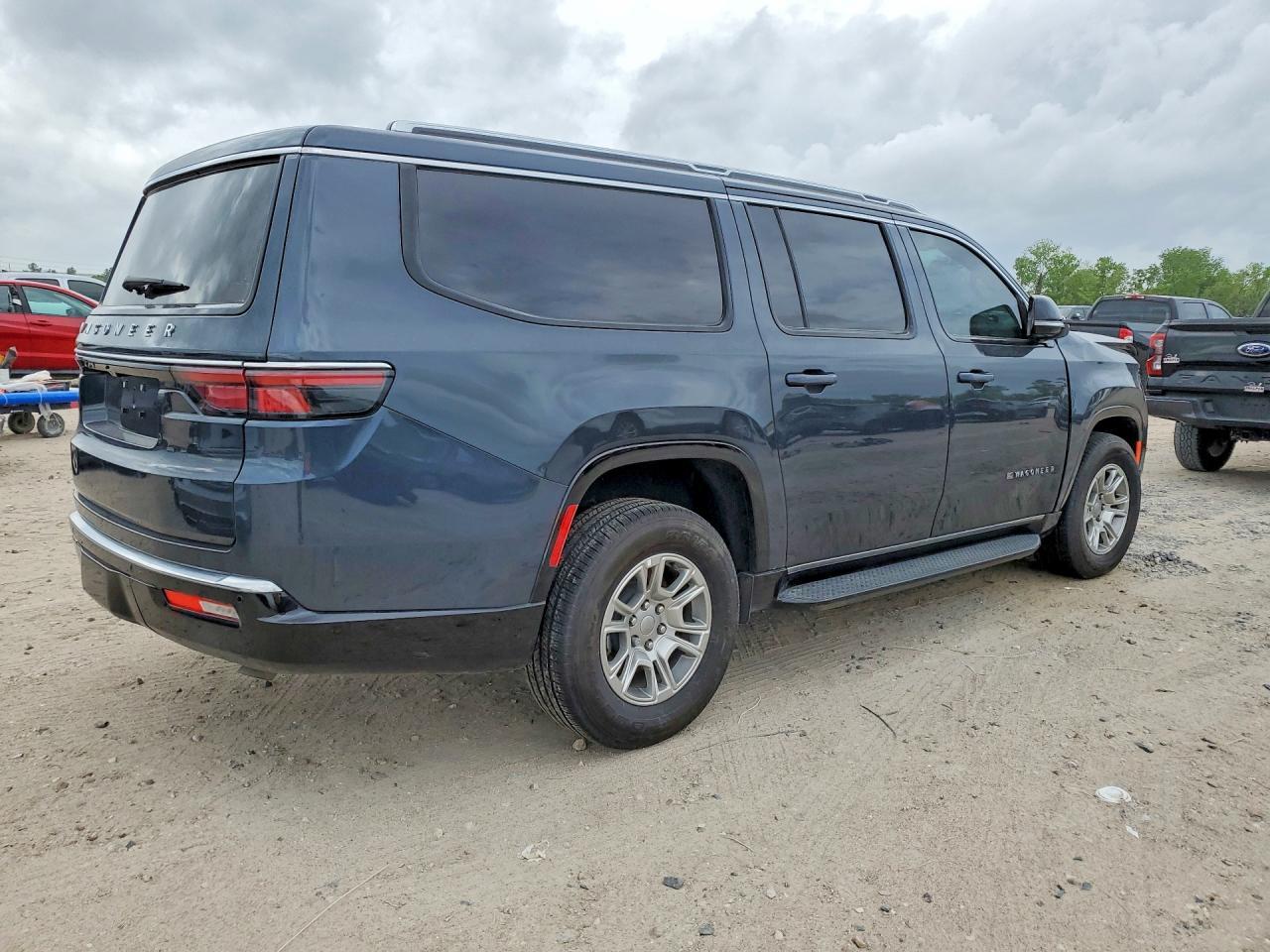 2024 Jeep Wagoneer L Series I - Image 3