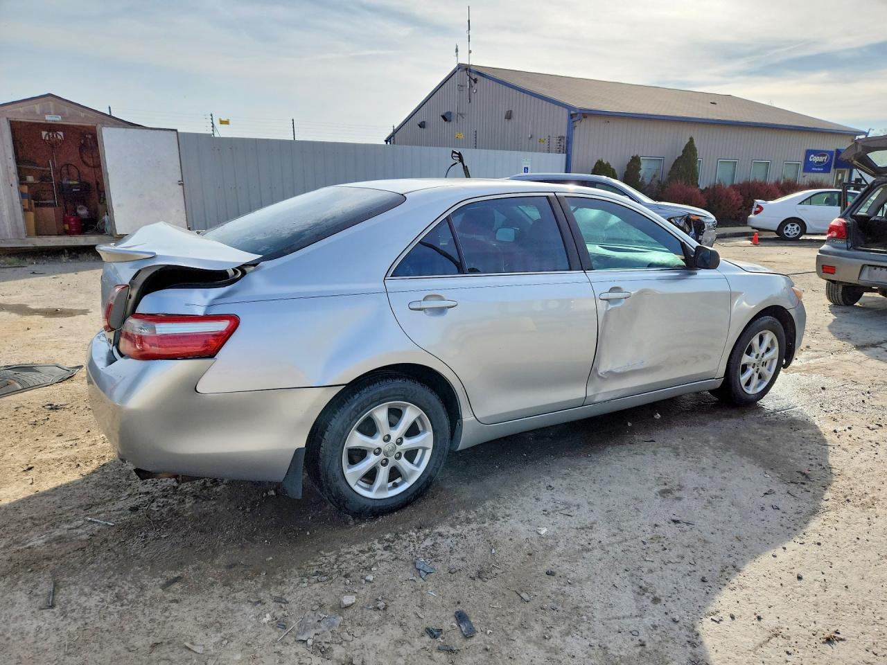 2009 Toyota Camry Le - Фото 3