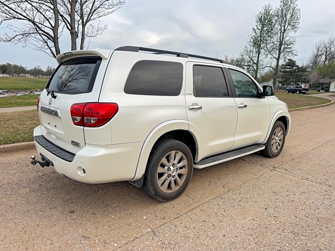 2014 Toyota Sequoia Platinum - Image 4