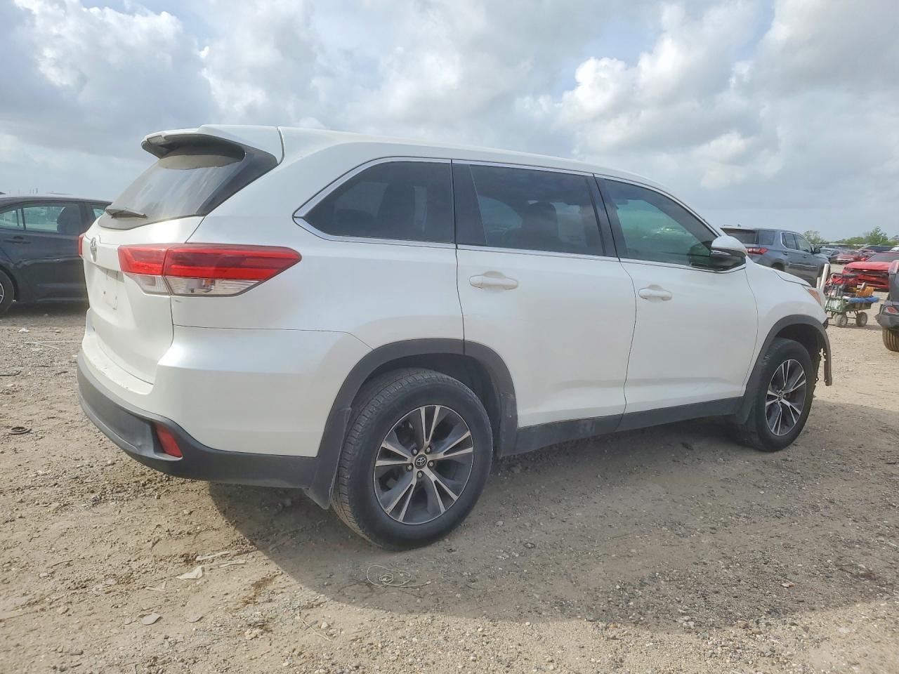 2019 Toyota Highlander Le - Фото 3