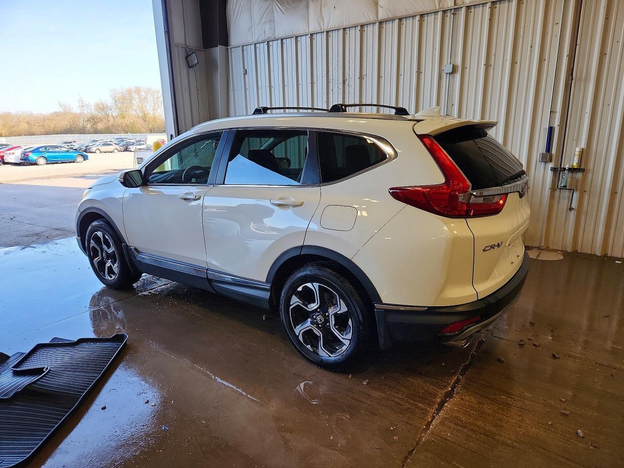 2017 Honda Cr-V Touring - Image 2