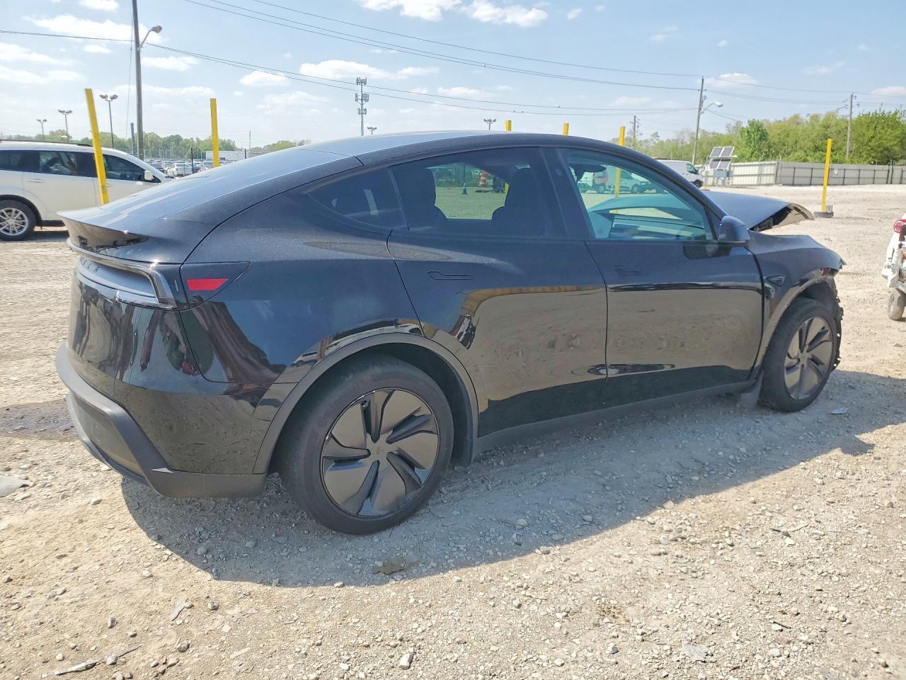 2026 Tesla Model Y - Фото 3