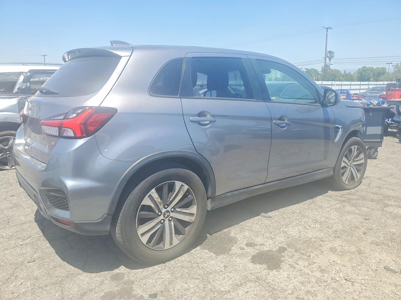 2020 Mitsubishi Outlander Sport Se - Фото 3