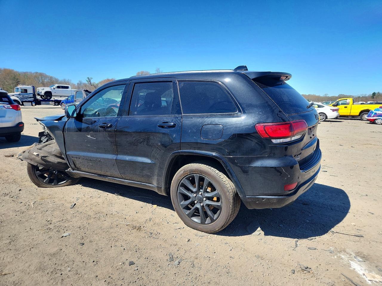 2022 Jeep Grand Cherokee Laredo E - Фото 2