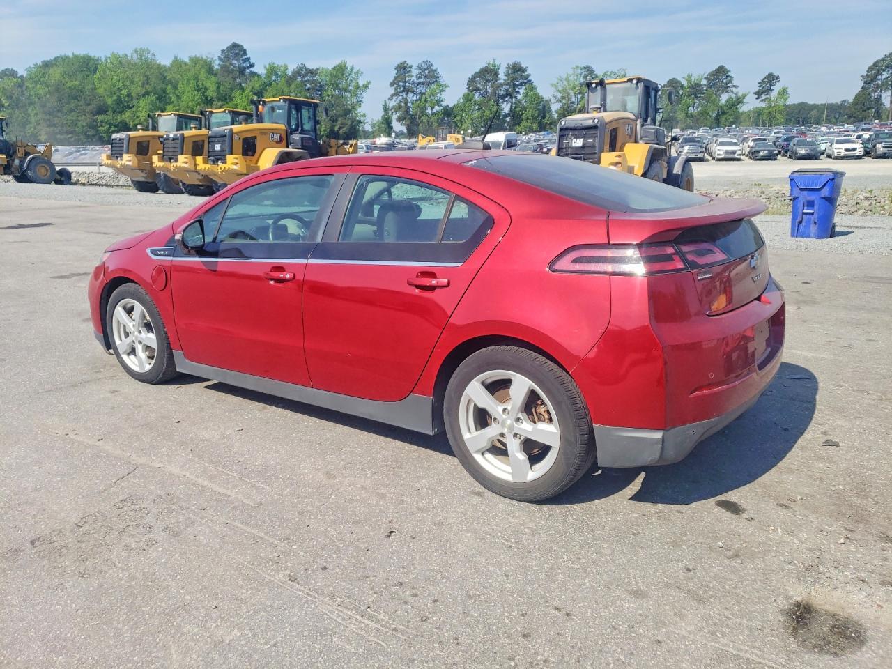 2015 Chevrolet Volt - Image 2