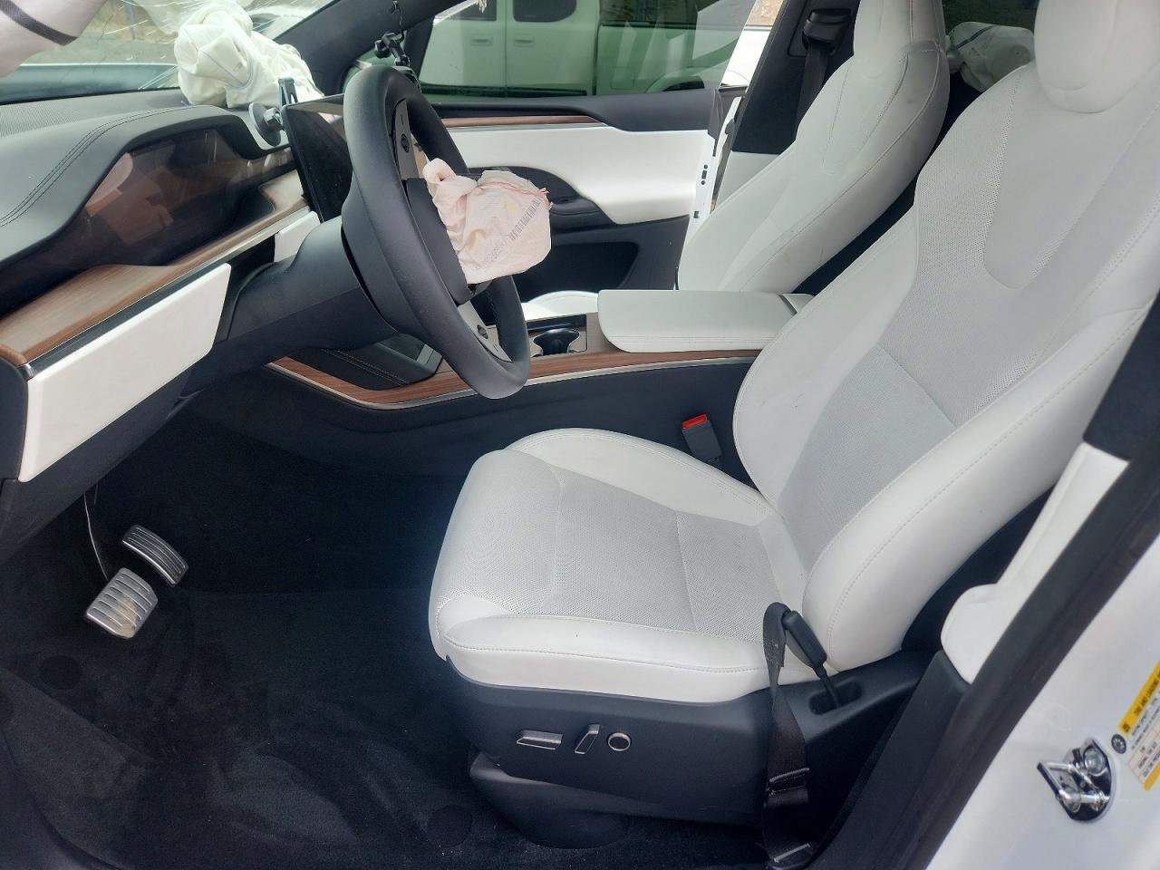 2026 Tesla Model X - Image 7