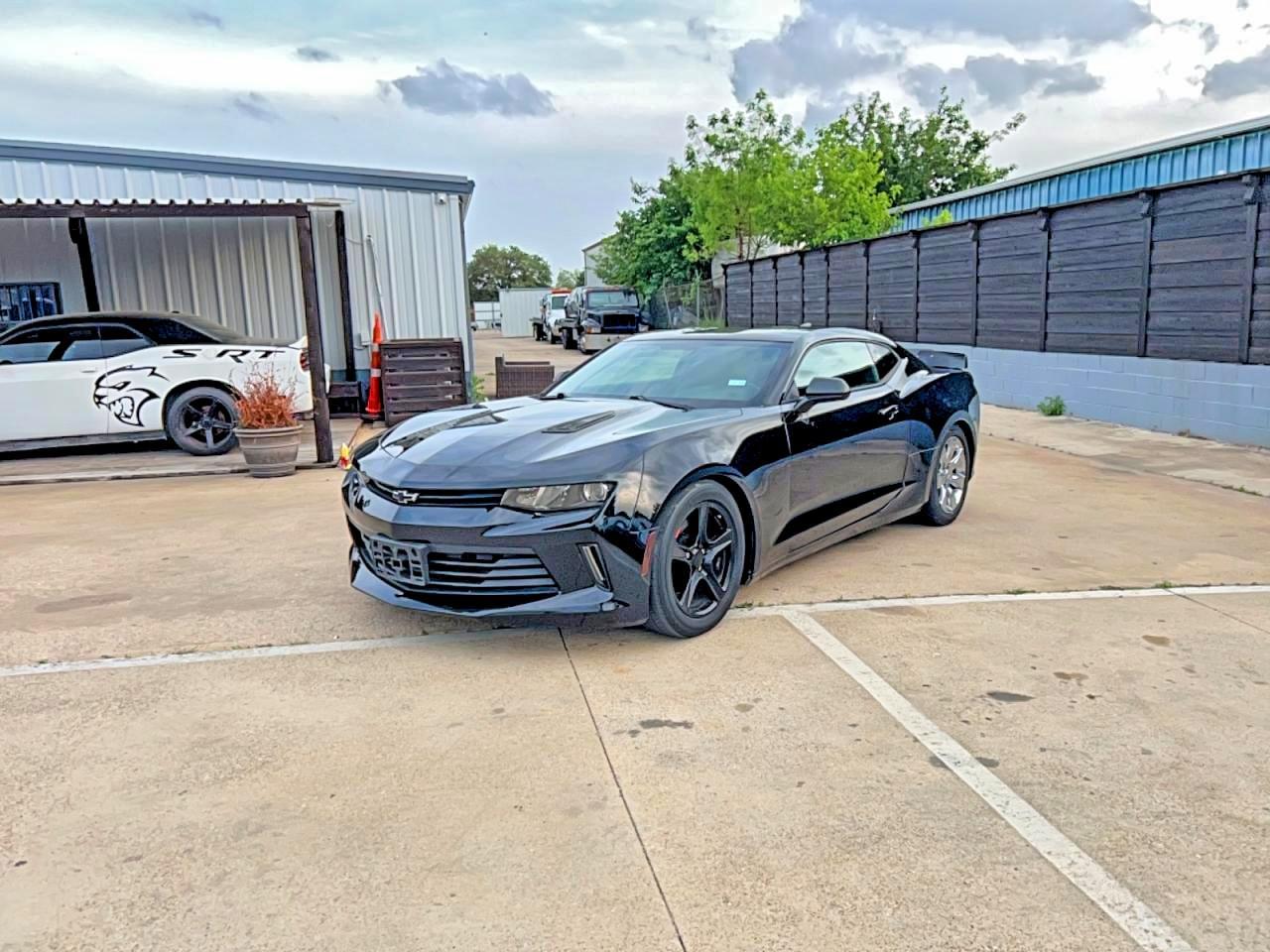 2017 Chevrolet Camaro Lt - Image 2