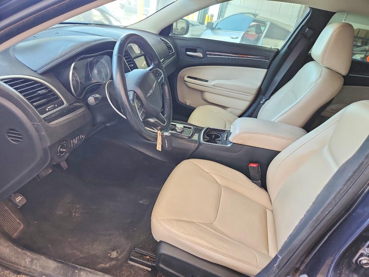 2015 Chrysler 300 Limited - Фото 7