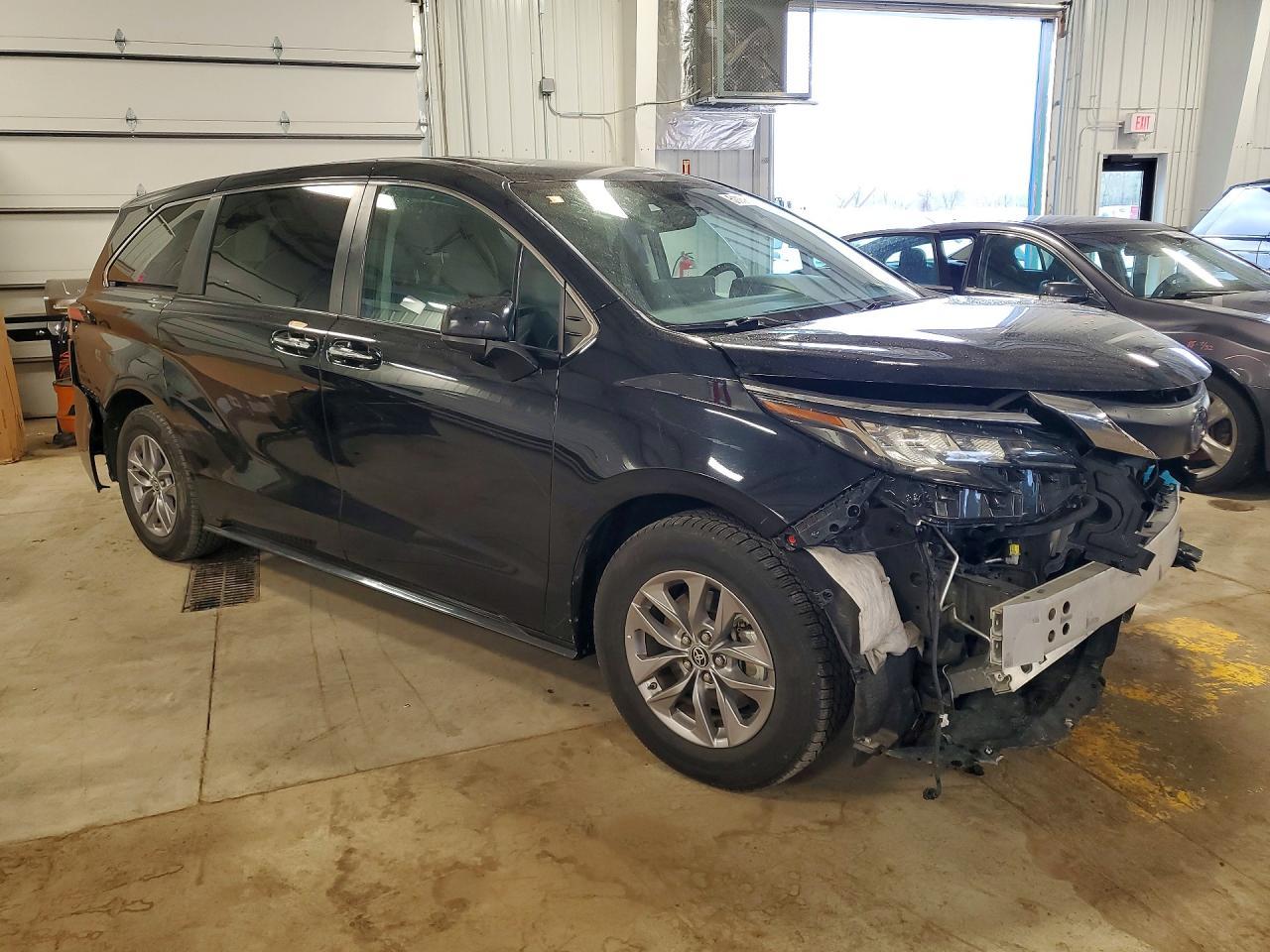 2022 Toyota Sienna Xle - Фото 4
