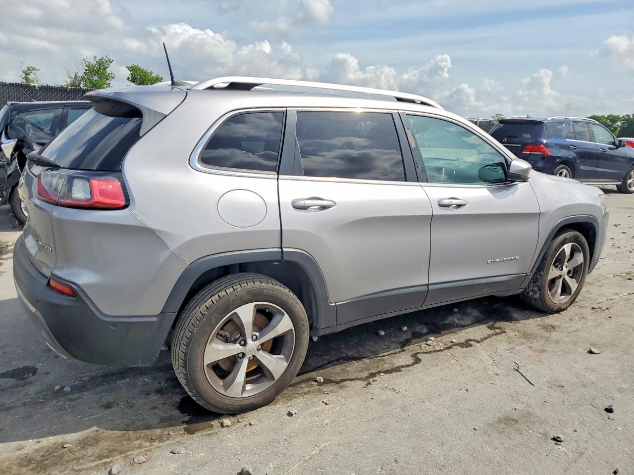 2021 Jeep Cheerokee - Image 3