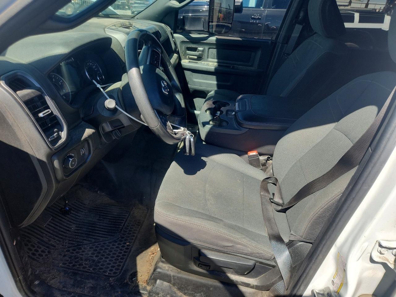 2022 Ram 3500 Tradesman Flatbed Truck - Фото 7
