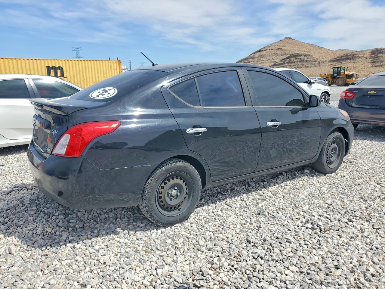 2013 Nissan Versa 1.6 S - Image 3