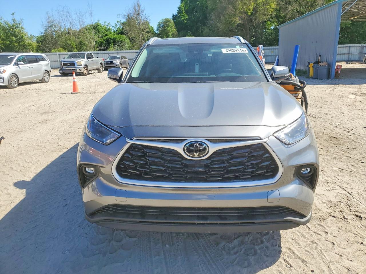 2025 Toyota Highlander Xle - Image 5