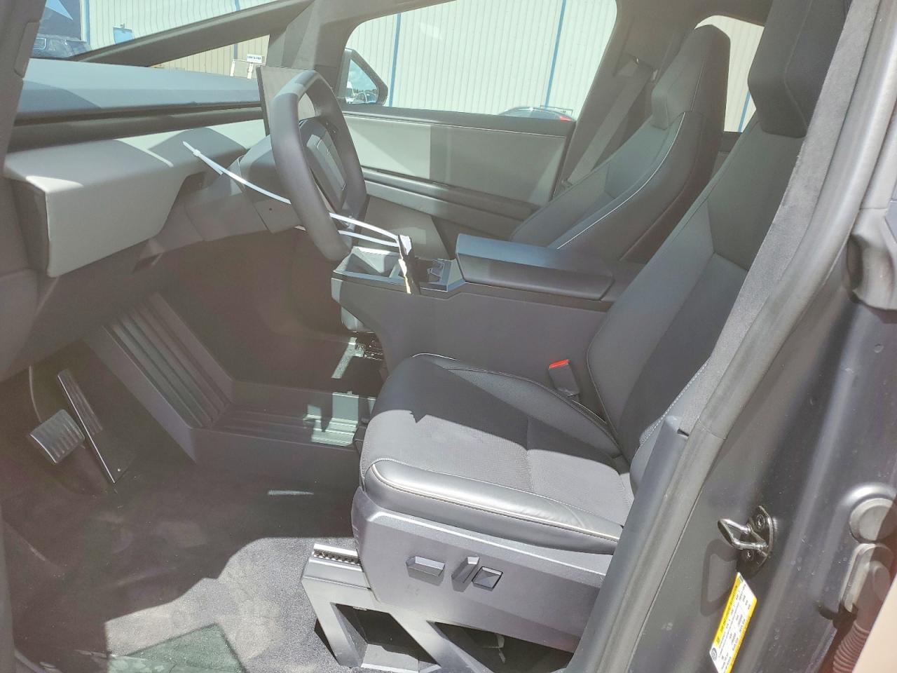 2024 Tesla Cybertruck - Image 7