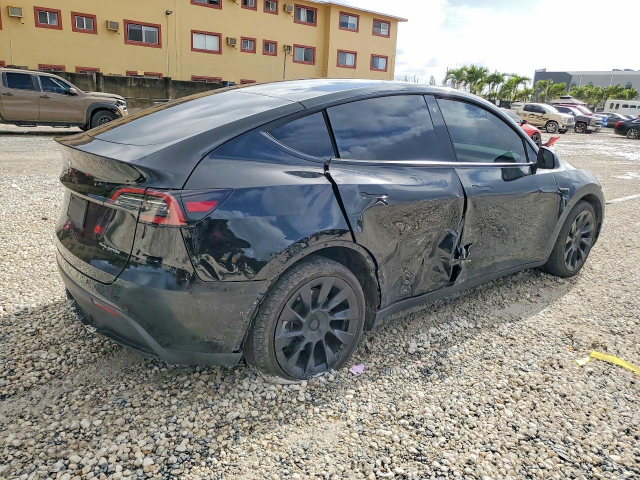 2022 Tesla Model Y - Image 3