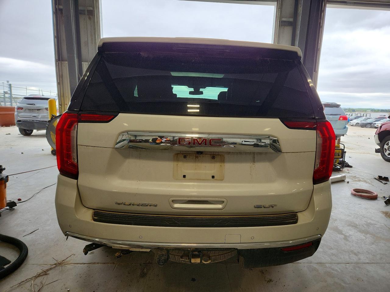 2022 GMC Yukon Slt - Image 6