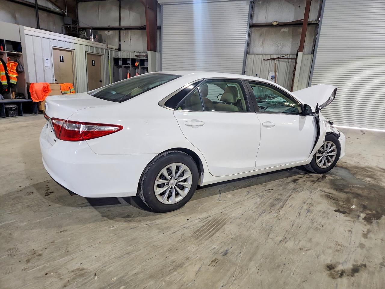2017 Toyota Camry Le - Фото 3