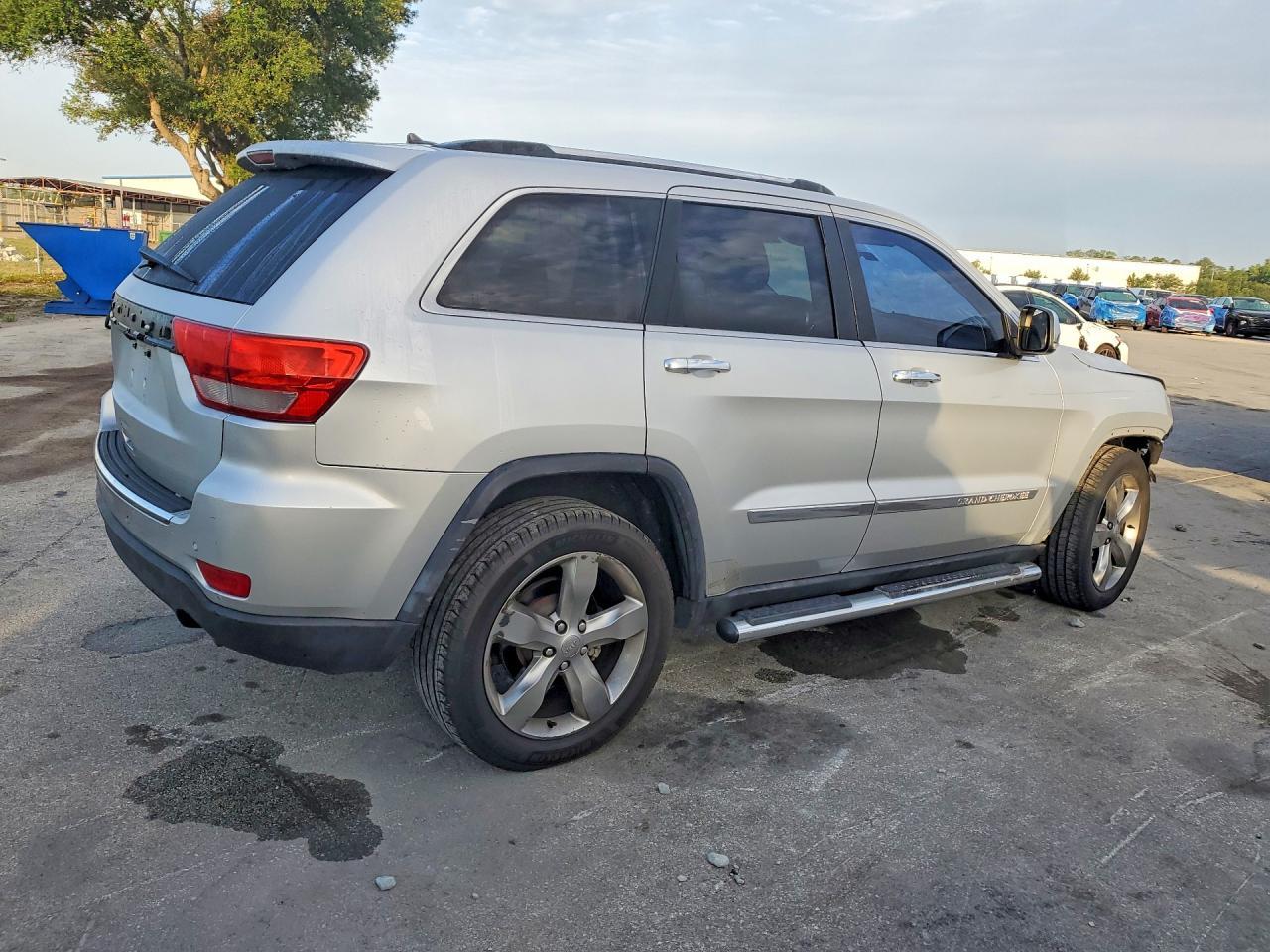 2011 Jeep Grand Cherokee Overland - Image 3