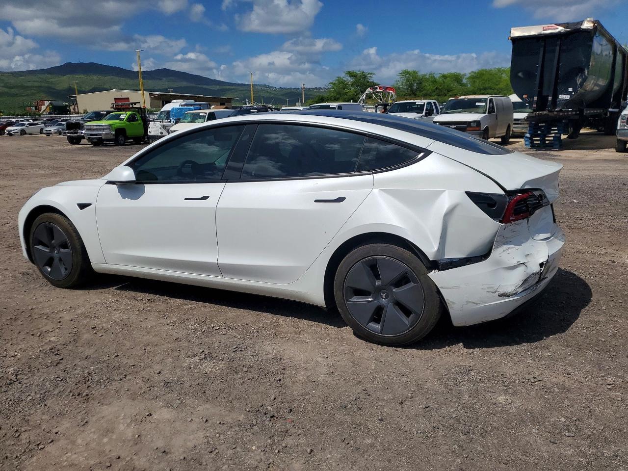 2023 Tesla Model 3 - Фото 2