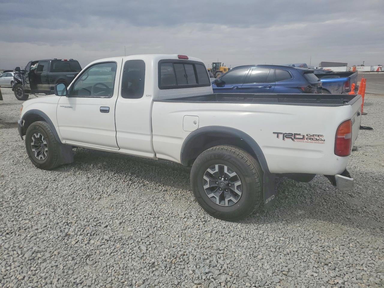 2000 Toyota Tacoma Xtracab - Image 2