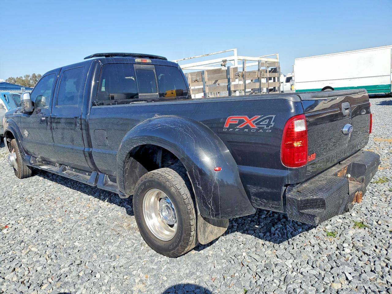 2015 Ford F350 Super Duty - Фото 2