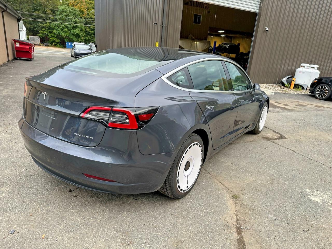 2018 Tesla Model 3 - Фото 4