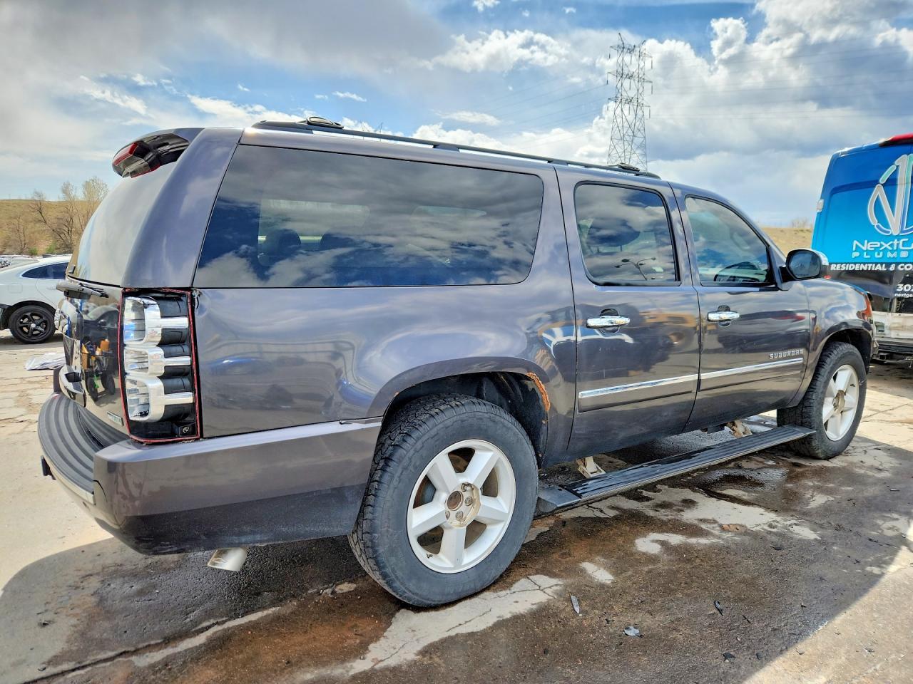 2010 Chevrolet Suburban K1500 Ltz - Image 3