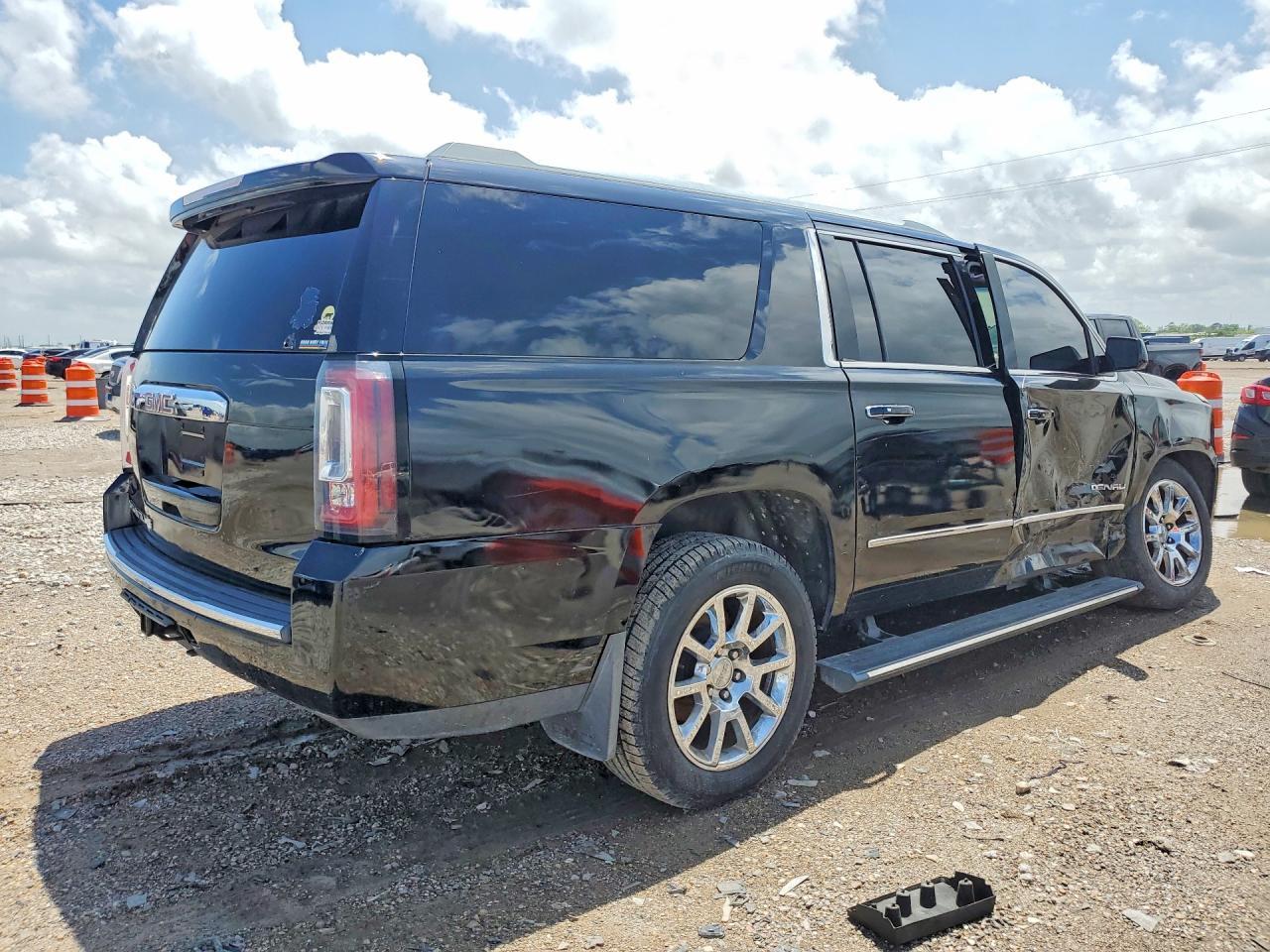 2017 GMC Yukon Xl Denali - Image 3