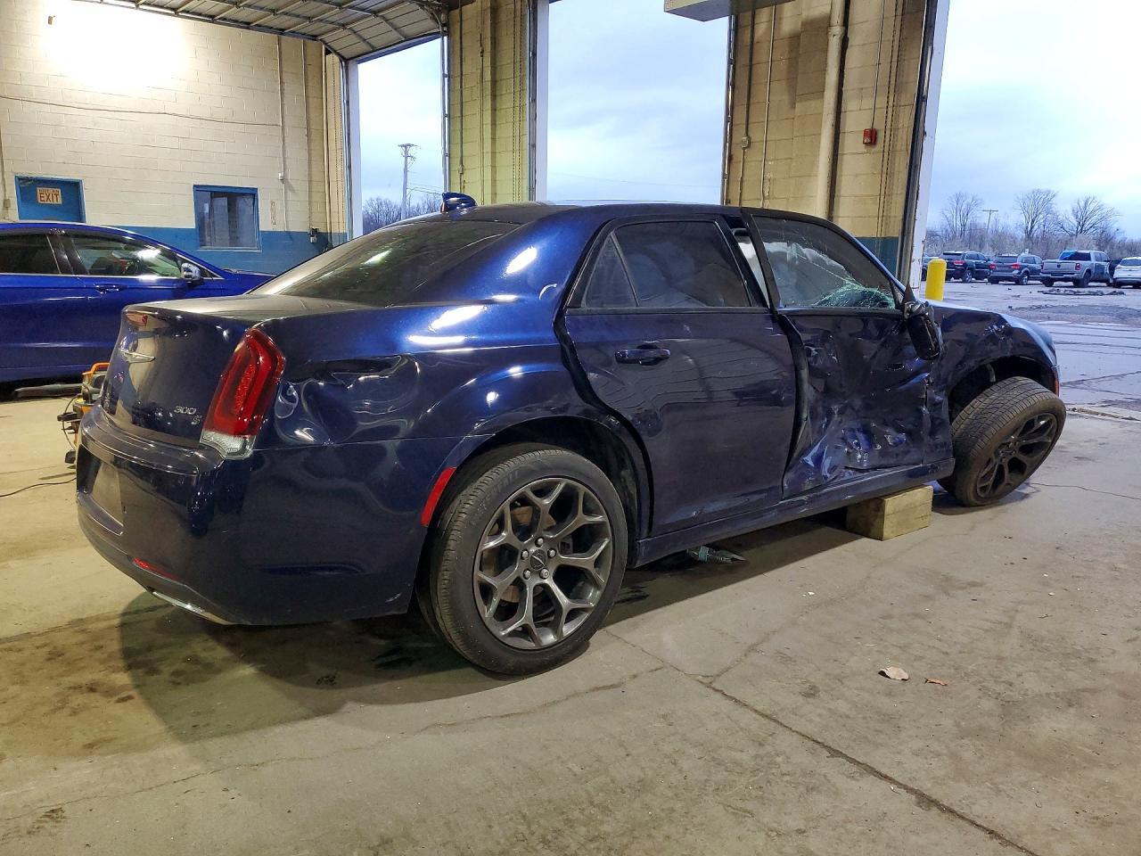 2015 Chrysler 300 S - Фото 3