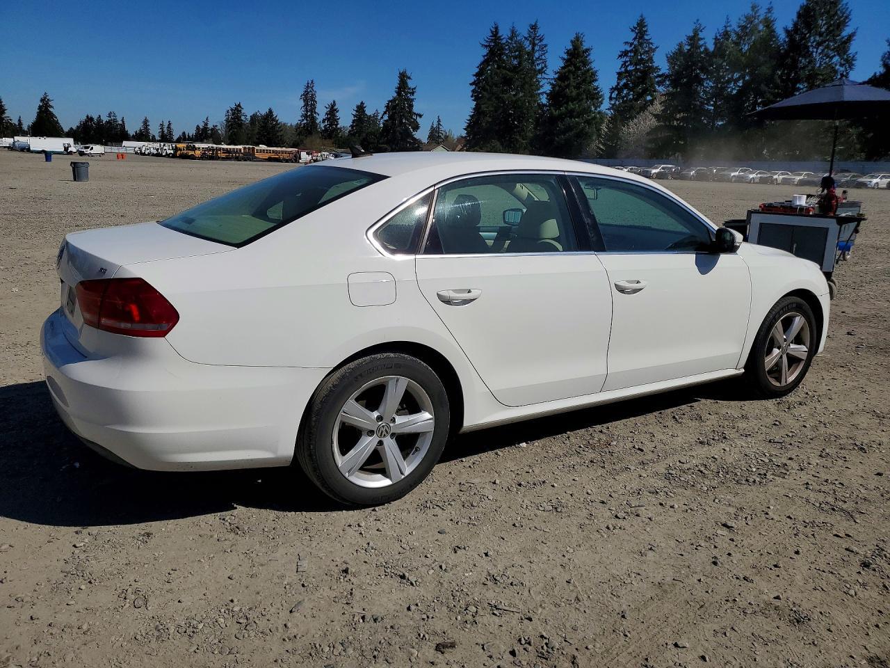 2013 Volkswagen Passat Se - Фото 3
