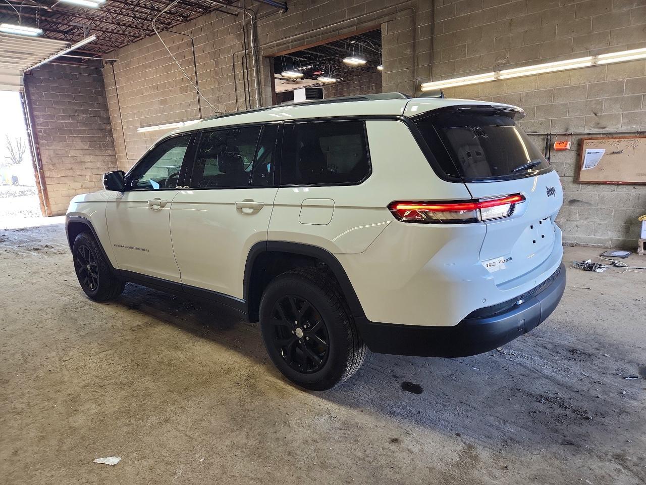 2022 Jeep Grand Cherokee L Limited - Image 2