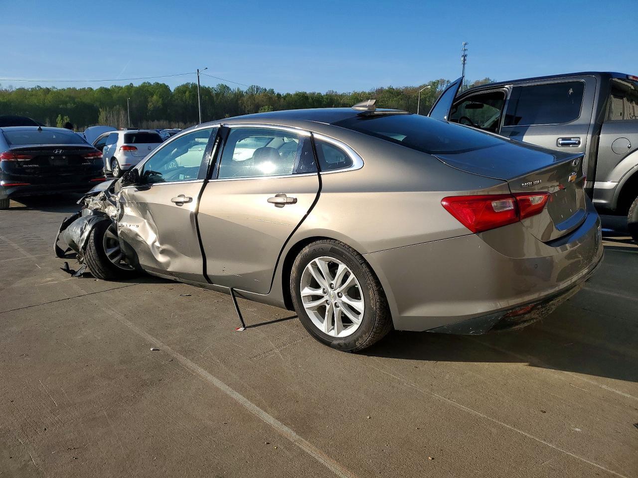 2018 Chevrolet Malibu Lt - Image 2