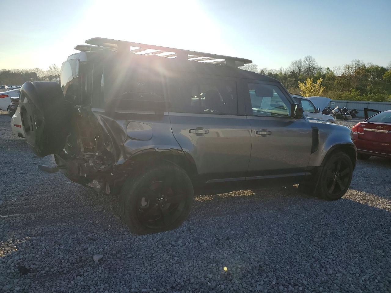 2024 Land Rover Defender 110 X-Dynamic Se - Фото 3