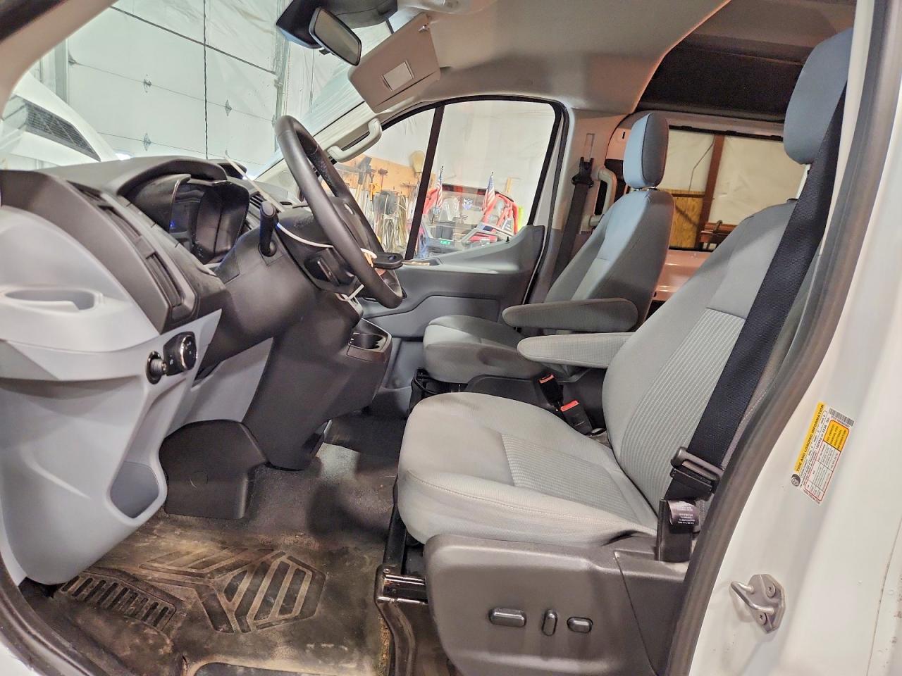 2016 Ford Transit 150 Delivery Van - Фото 7