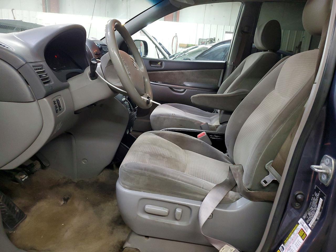 2007 Toyota Sienna Le 7-Passenger - Image 7