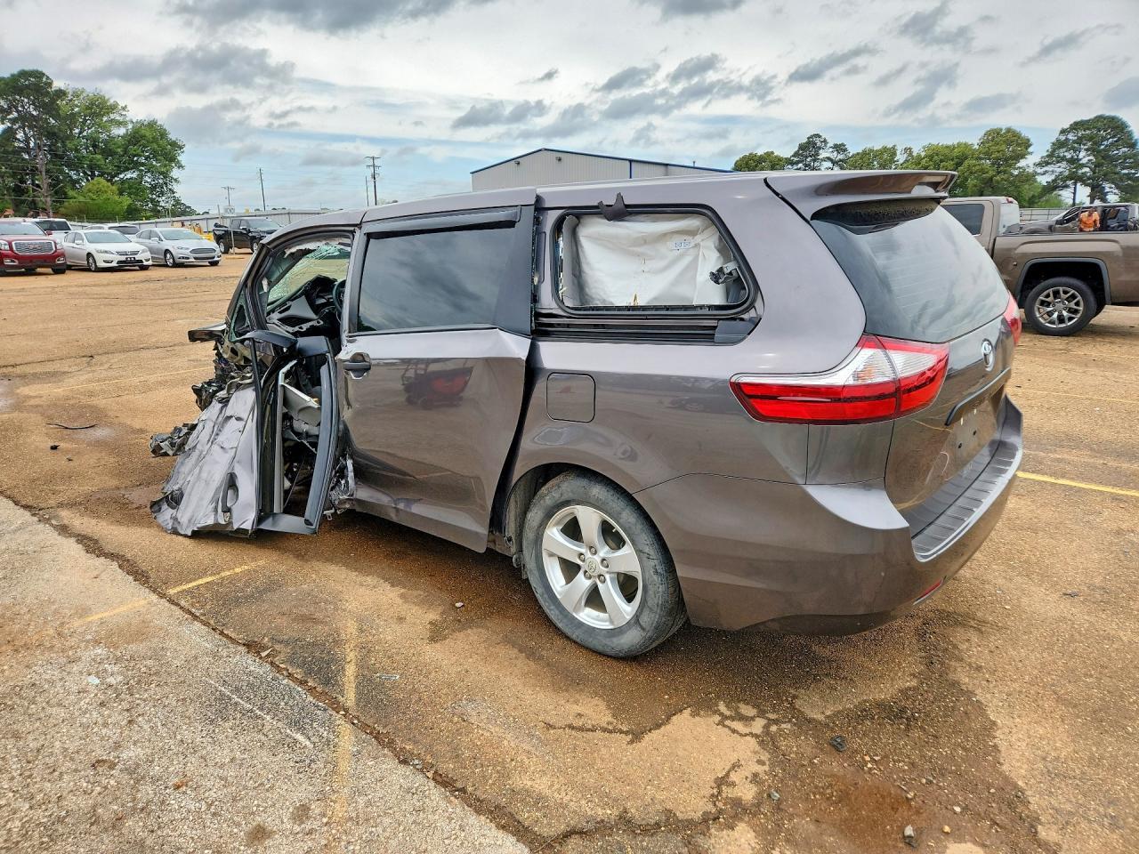 2017 Toyota Sienna L 7-Passenger - Image 2