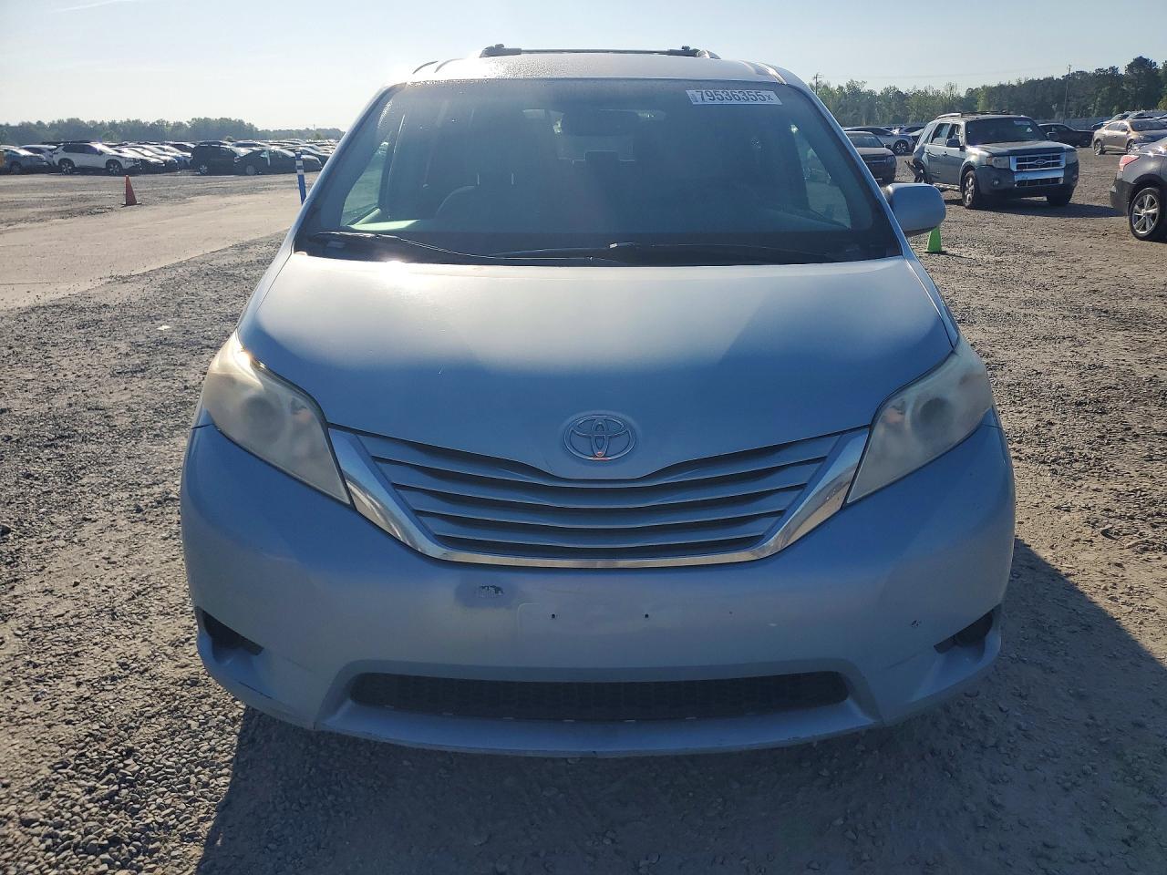 2016 Toyota Sienna Le 8-Passenger - Image 5