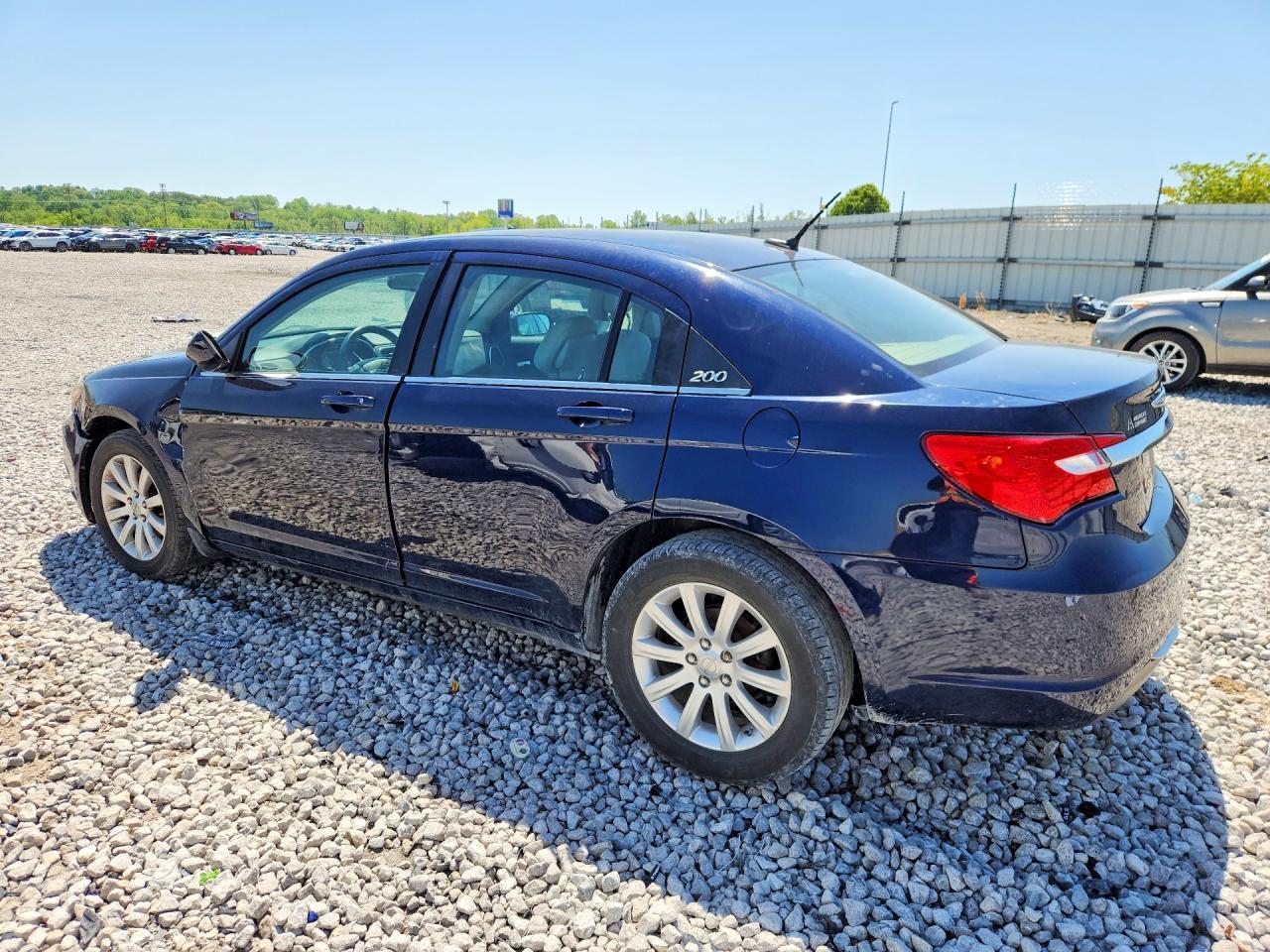 2013 Chrysler 200 Touring - Image 2