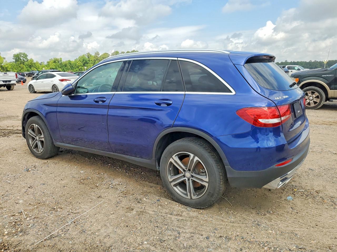 2017 Mercedes-Benz Glc 300 - Фото 2