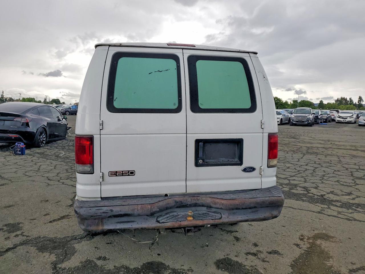 2005 Ford Econoline E250 Van - Image 6